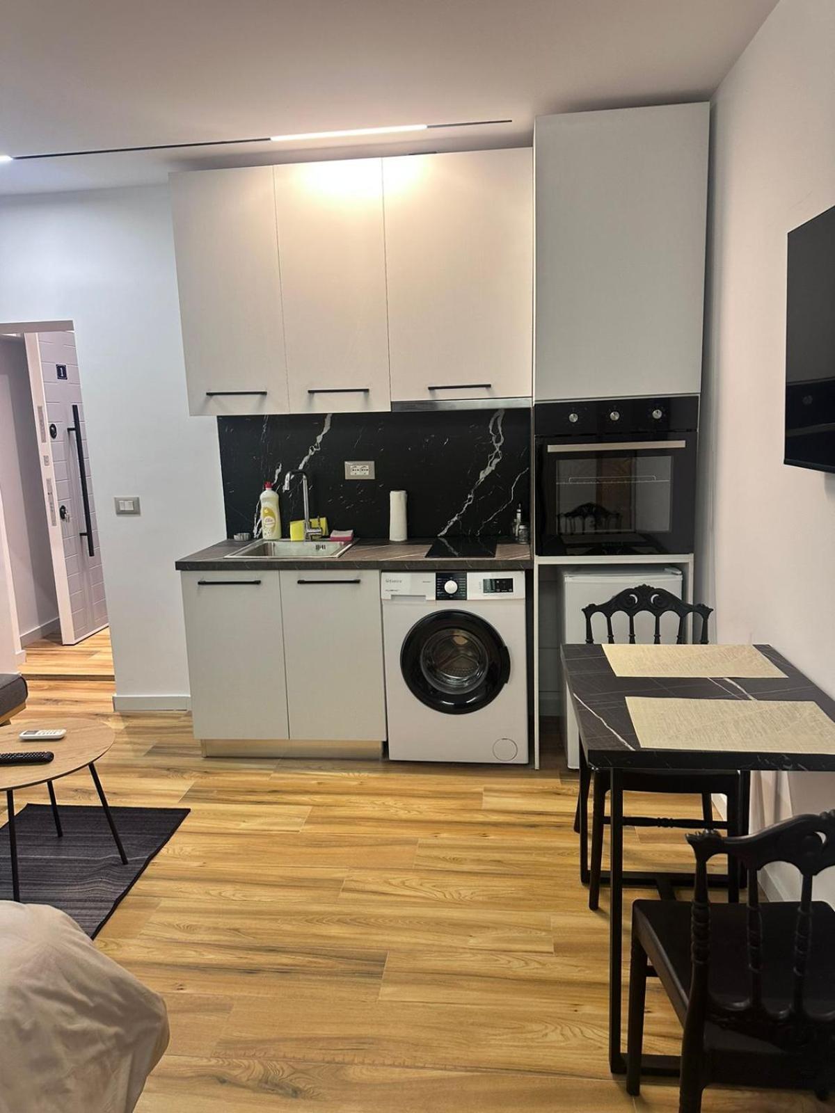 Modern Apartment *